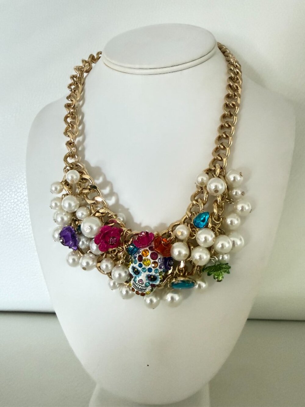 NWT BETSEY JOHNSON HALLOWEEN BIB NECKLACE FAUX PEARL SUGAR SKULL FLORAL $148 - Picture 7 of 7